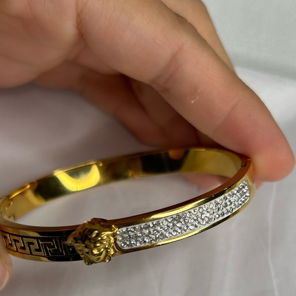 Elegant Gold and Silver Bracelet - Picture 3 of 4